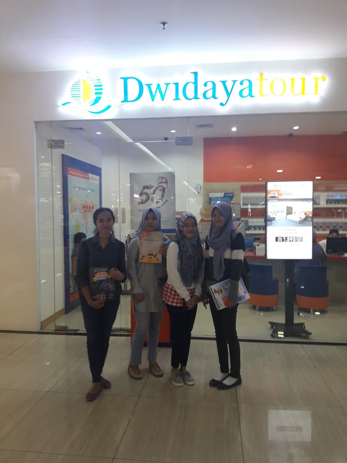 dwidaya tour and travel surabaya