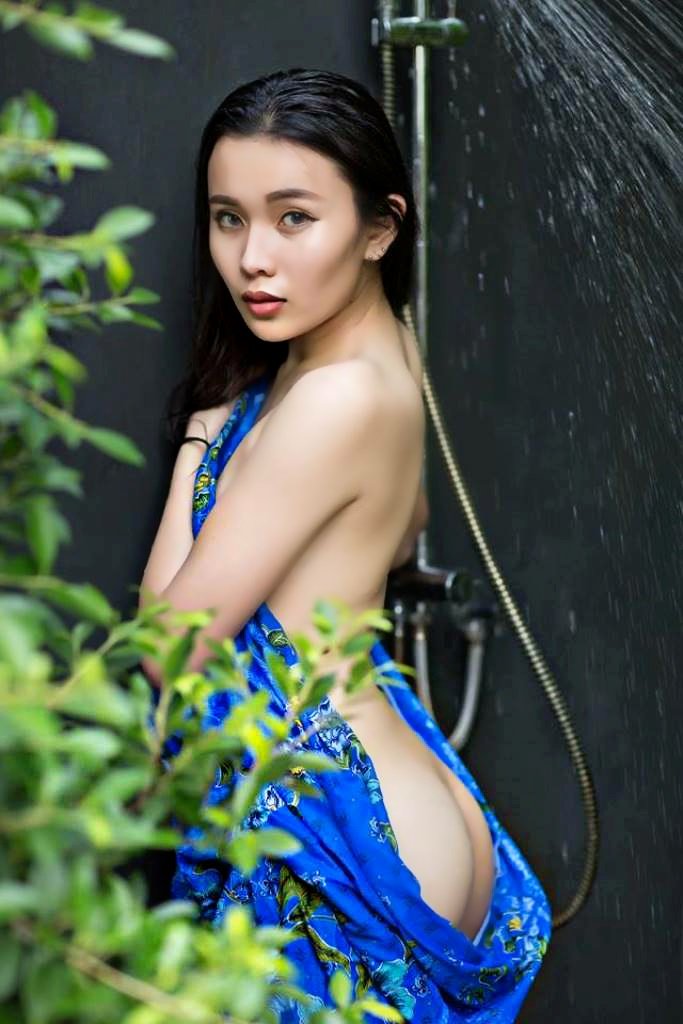 Galeri Foto Model Pakai Kemben 5 