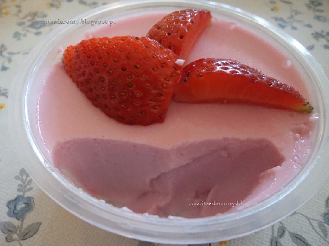 Gelatina de morango com Quark
