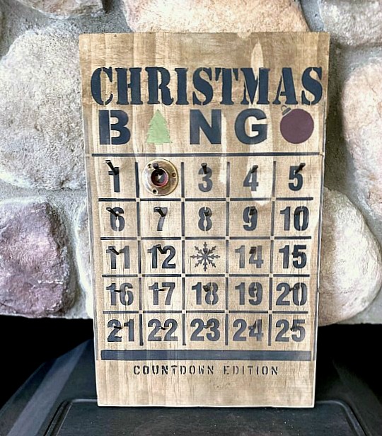 Stencil a Rustic Bingo Advent Calendar