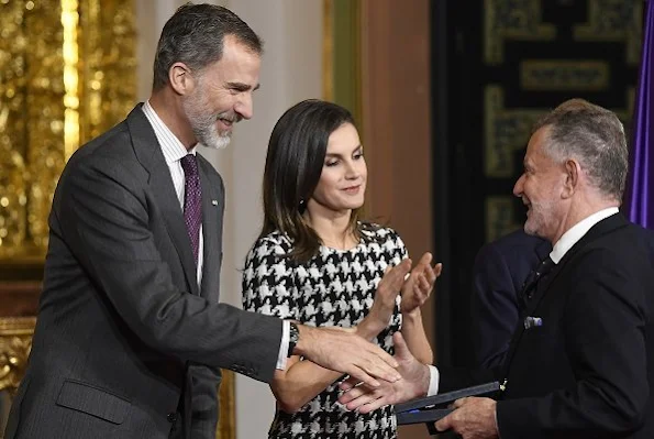 Queen Letizia wore Hugo Boss Clady houndstooth top and Riami houndstooth pencil skirt. Boss Catifa wool cashmere shawl collar coat