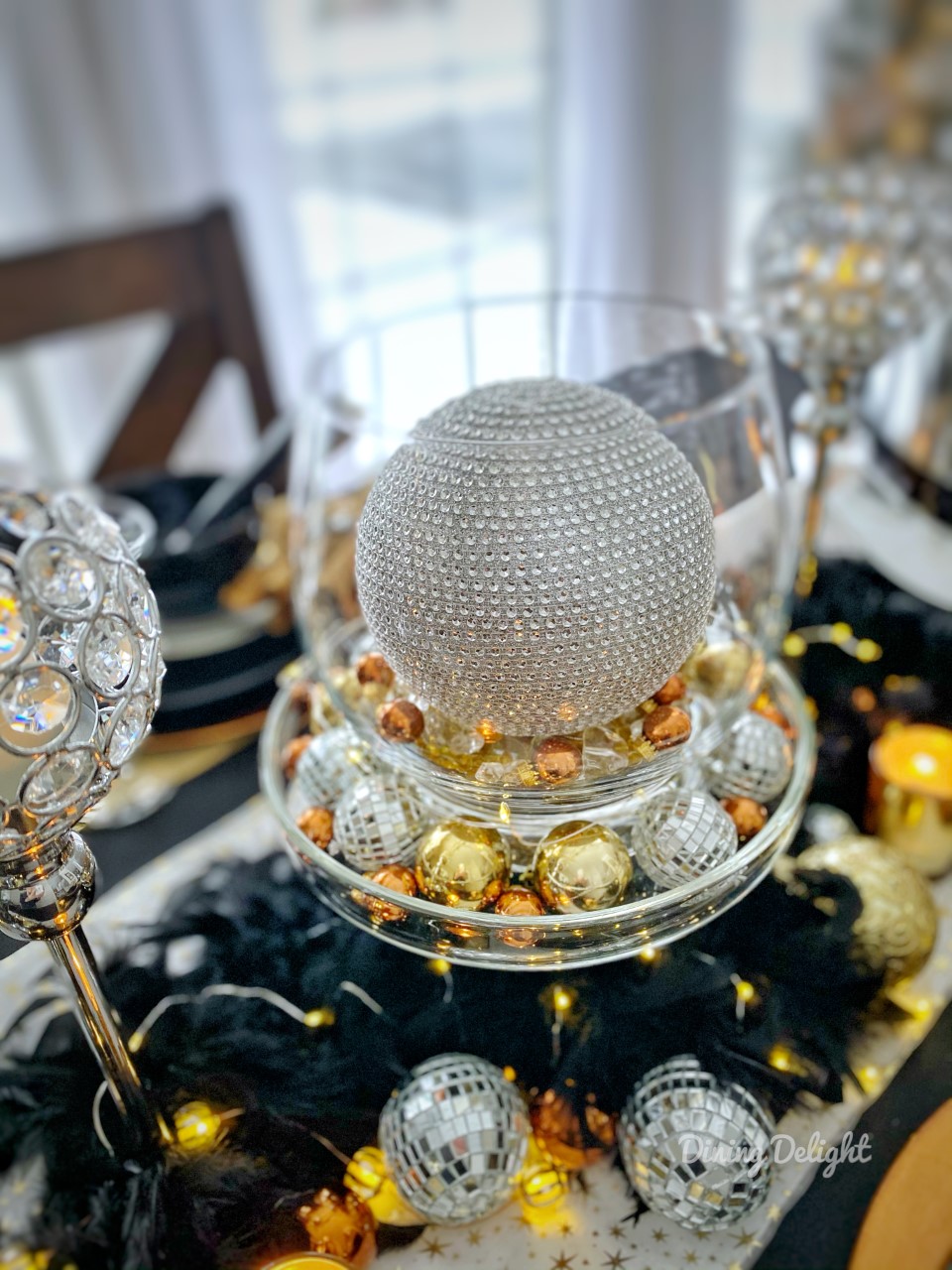 Dining Delight: New Year's Eve Tablescape with Mixed Metals