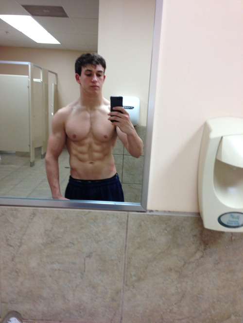 young-strong-cute-boys-shirtless-fit-muscular-body-abs-selfie