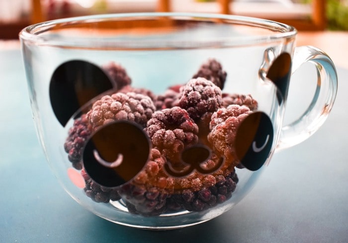 Blackberry beku Blackberry beku dalam gelas mug