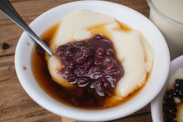 台南豆花【府城新適豆花】中西區美食!被雜貨店耽誤的豆花老攤!隱身三星社區在地飄香50年!豆花只賣你20元多一種配料5塊錢我通通要!