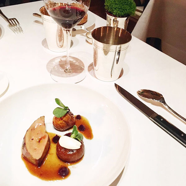 Travel Guide | Places: La Réserve Hotel, Paris