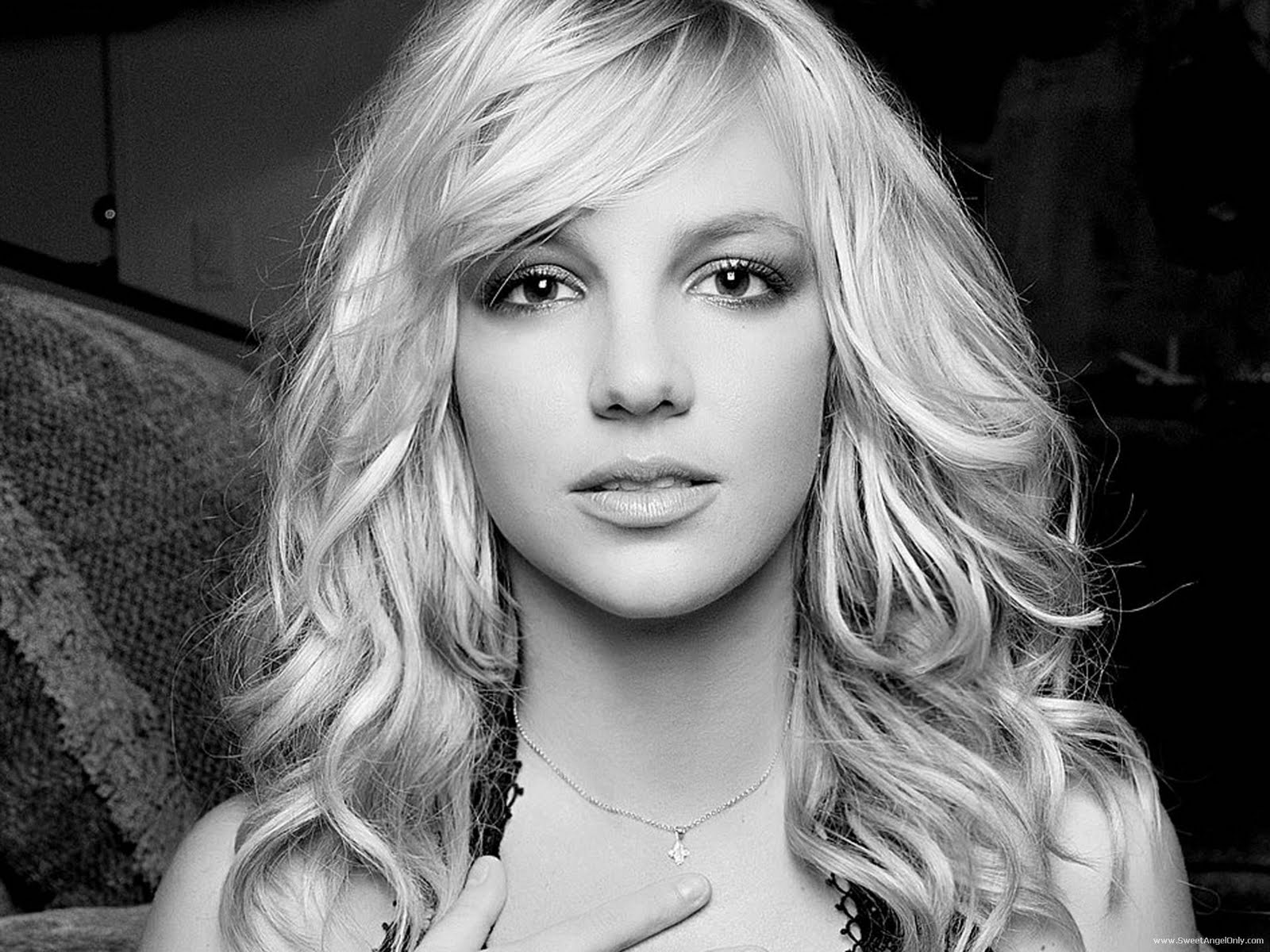 http://1.bp.blogspot.com/-wxUjz7EoCic/TvNZf0sw3QI/AAAAAAAAAjc/SIslwBShOyo/s1600/hollywood_singer_britney_spears_wallpaper-1600x1200-071.jpg