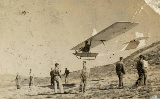 Julio de 1950, Manuel Pons pilotando un SG38 en El Cerro del Telégrafo © FPAC - Archivo Manuel Pons