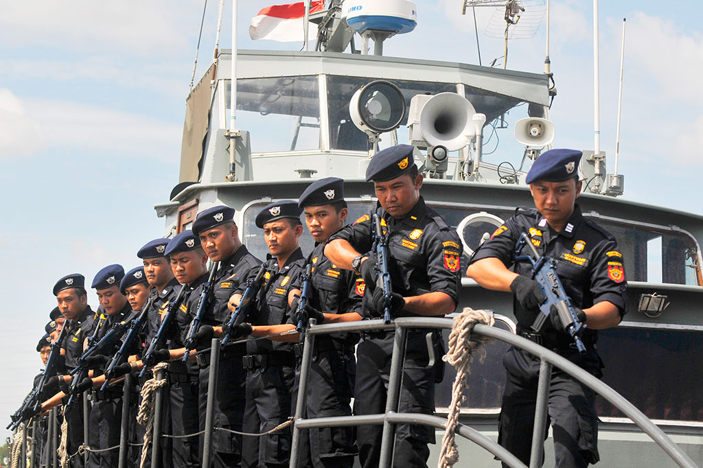 Patroli Pandawa Bea Cukai Batam Amankan Kapal Bermuatan Barang Ilegal Patroli Pandawa Bea Cukai Batam Amankan Kapal Bermuatan Barang Ilegal