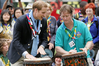  Prince William Wedding News: Prince William greets public on eve of royal wedding 