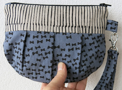 Luna Lovequilts - Pleated pouch - Tutorial by Skip to my Lou