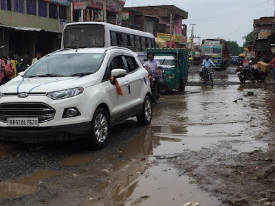 साहब, सड़क की सूरत ऐसी, NH-82 Wazirganj Damage Road Path, anj news media
