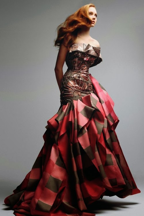 Incredible redhead in amazing sculptural gown | Just a pretty dress