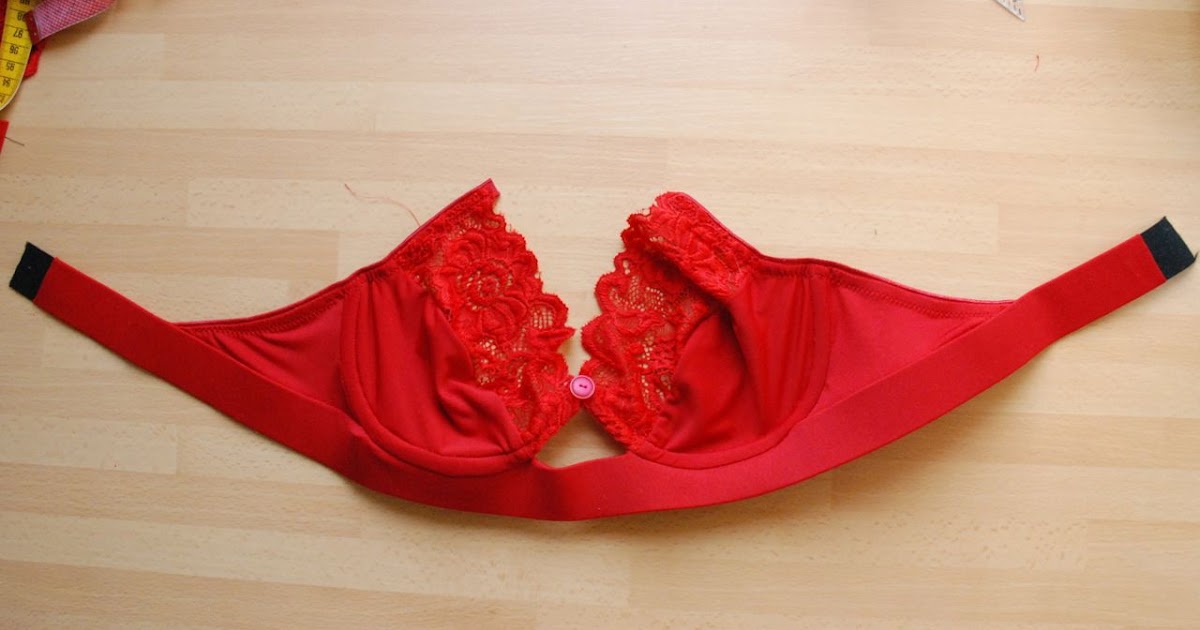 petit main sauvage: About that red bra...