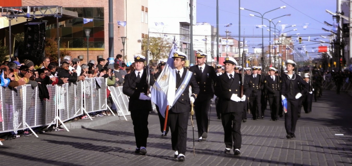 La Armada Argentina encabezó el desfile cívico-militar en Trelew