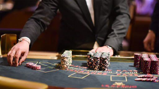 Why Online Gambling Players Always Lose at a Game