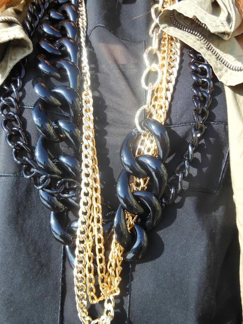 GOLDEN AND PLASTIC CHAINS -48396-fashionamy