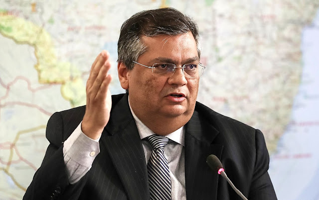 Flávio Dino anuncia saída do PCdoB