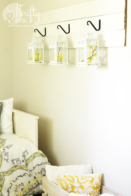 http://www.thriftyandchic.com/2015/05/reclaimed-wood-lantern-hanger.html