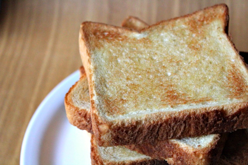 гренки сладкие из батона. гренки. гренки в яйце и молоке. гренки. жареные гренки.