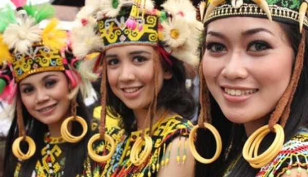5 Tradisi Unik Dari Suku-suku di Indonesia, Ada Yang Sampai Memotong Jarinya