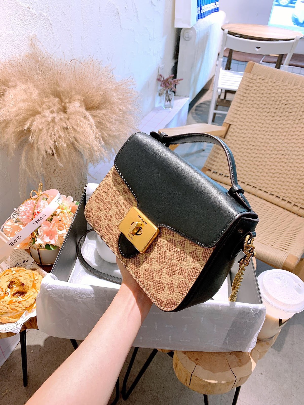 WE Do Love Luxury COACH Cassidy Top Handle Crossbody in Signature