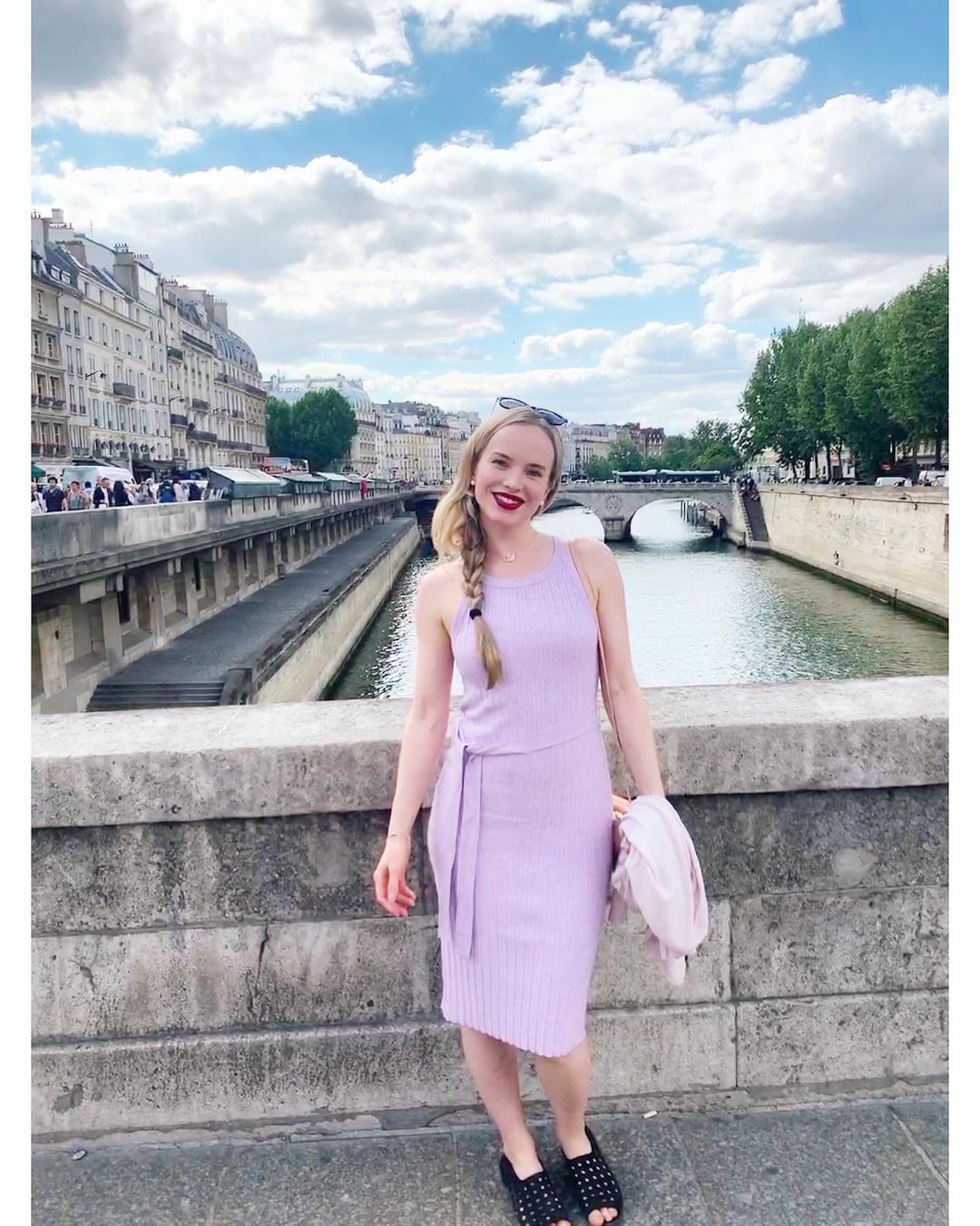 Who is Dove Cameron's sister Claire Hosterman? Age, Biography - Net