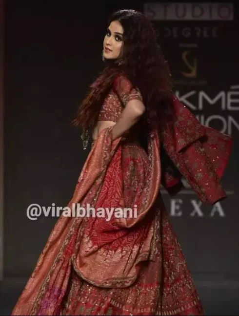 genelia-deshmukh-lakme-fashion-week-2019