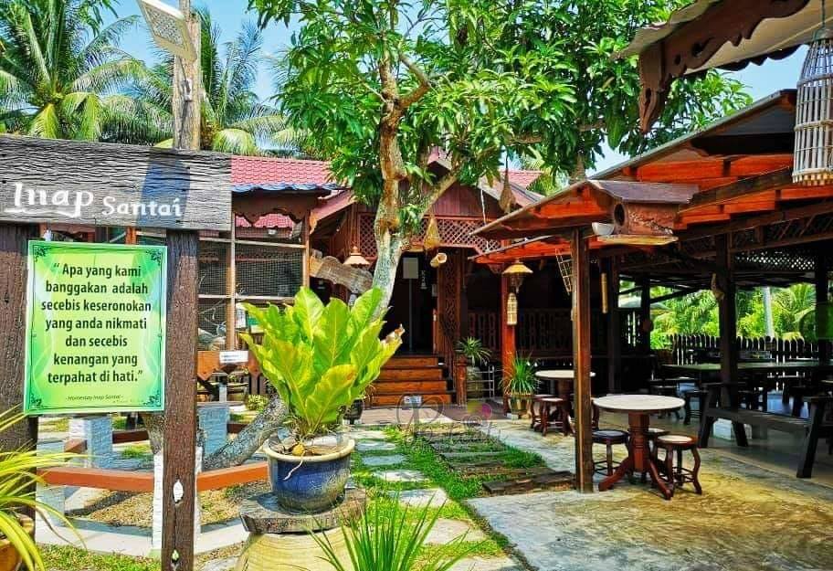 Homestay Ala Kampung Siap Ada Kolam Renang Luas Depan Rumah Di Tanjung