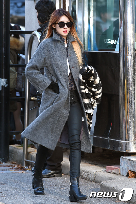 위엄쩌는 모델돌 나인뮤지스 현아의 겨울 뮤뱅 출근길 | 인스티즈