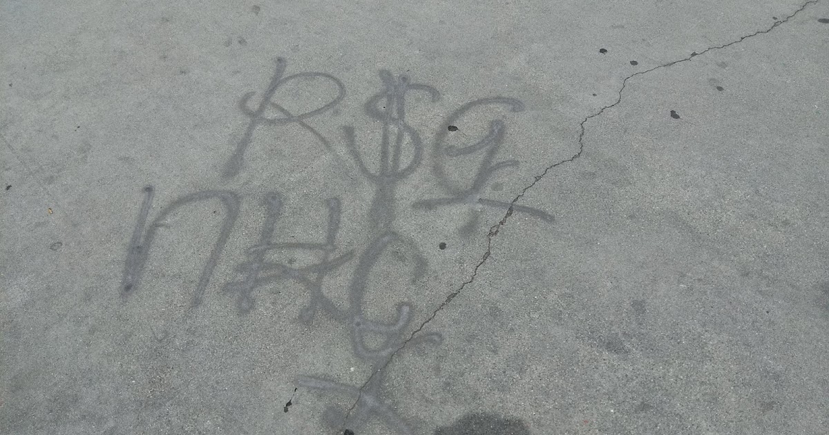 crip gangs graffiti Rollin 60 crips ( neighborhood )