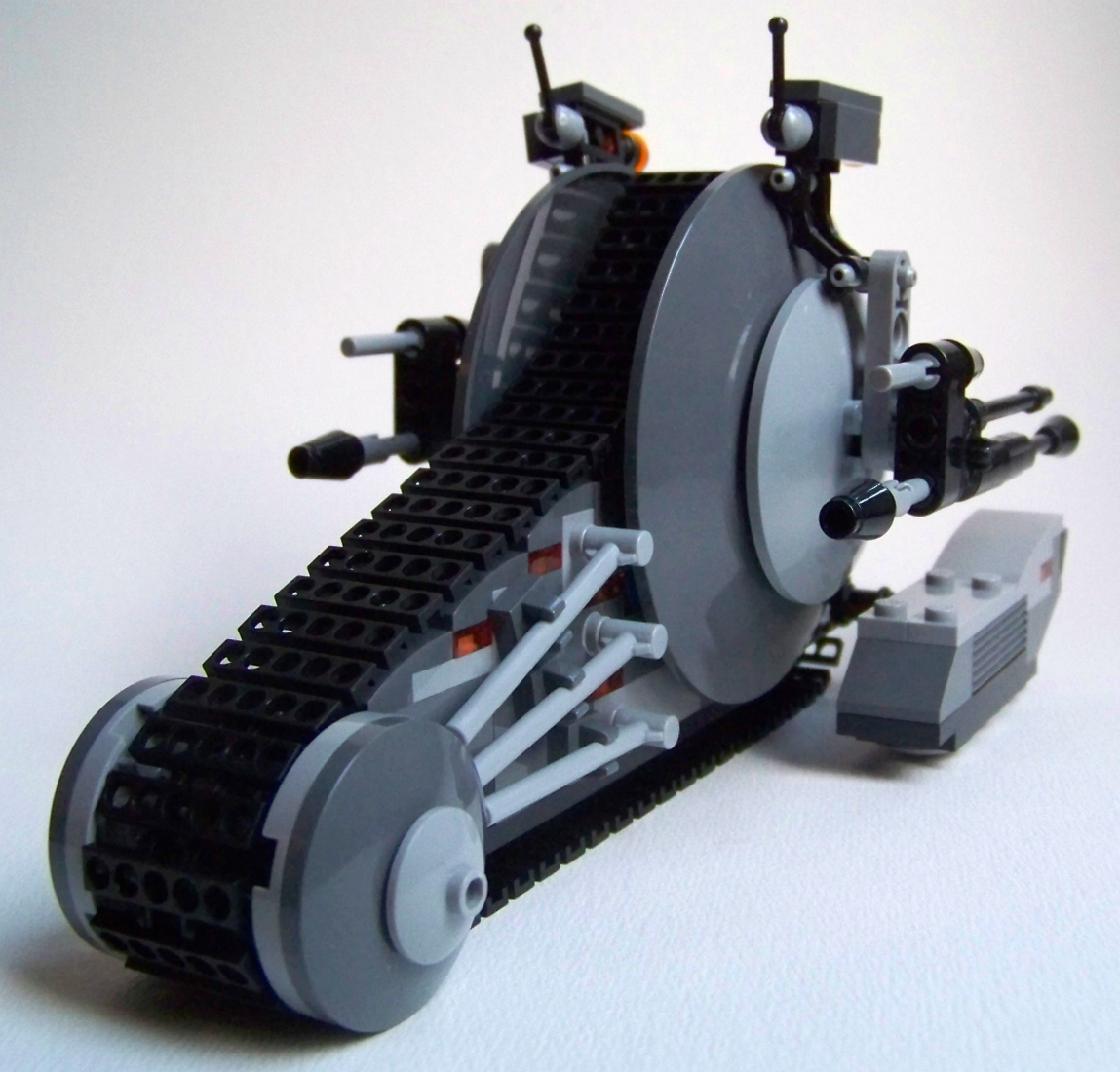 Cavort: LEGO Star Wars Corporate Alliance Tank Droid 75015 Review