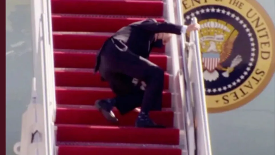 Ο Λευκός Οίκος κατηγορεί τα…σκαλιά του Air Force One για την τούμπα του γέρο-Μπάιντεν – ΒΙΝΤΕΟ Ο Λευκός Οίκος κατηγορεί τα…σκαλιά του Air Force One για την τούμπα του γέρο-Μπάιντεν – ΒΙΝΤΕΟ