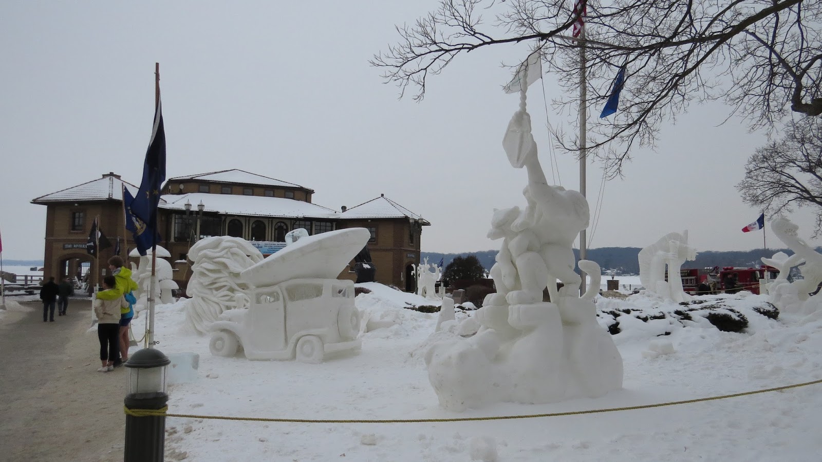 Nomadic Newfies U.S. Nationals Snow Sculpting in Lake Geneva