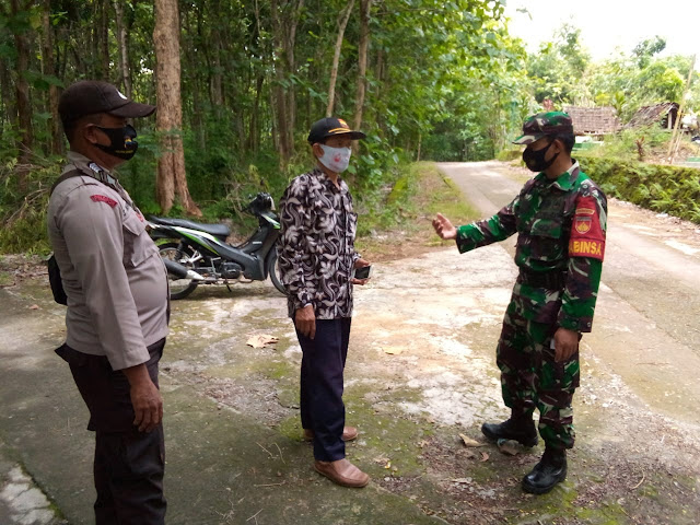 Babinsa Desa Geneng  Komsos Dengan Kepala Desa