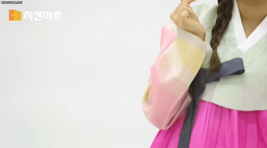 2021년 치킨마루 전속모델 이달의 소녀 츄 - 꾸르
