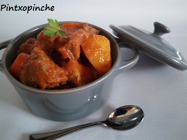 cómo hacer goulash, estofado húngaro, carnes, ternera, buey, verduras, estofado húngaro, receta de goulash fácil