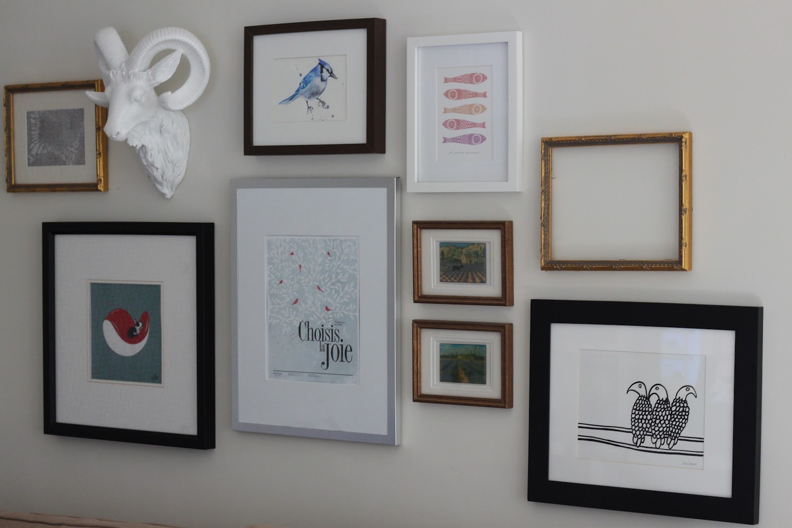 modern jane: Gallery Wall Over the Sofa.