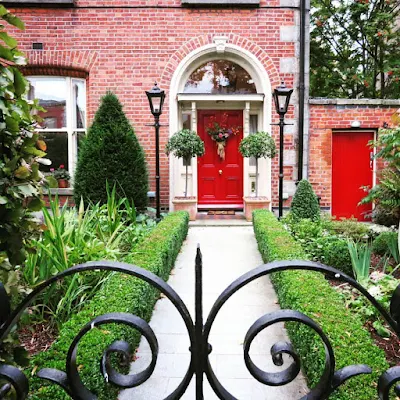 One Day in Dublin City: Red Georgian Door in Ballsbridge