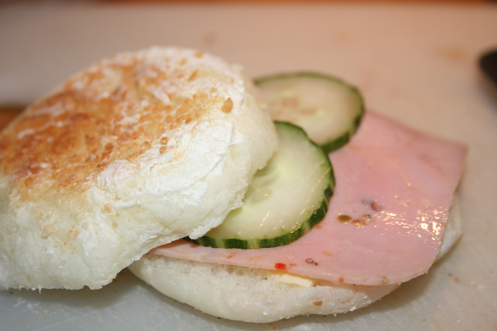 Mona's kjøkken, for det meste uten gluten, melk og egg Engelske muffins