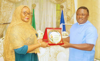 NEWS: Ayade bags Best Humanitarian Governor Award from National Commission for Refugees NEWS: Ayade bags Best Humanitarian Governor Award from National Commission for Refugees