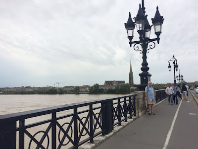 Pont de Pierre, sobre el rio Garona en Burdeos