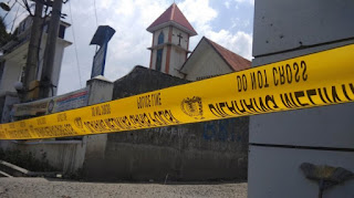 Lokasi penemuan mayat di Jalan Rakyat Gang Melati 1 diberi garis polisi, Rabu (6/6/2018)