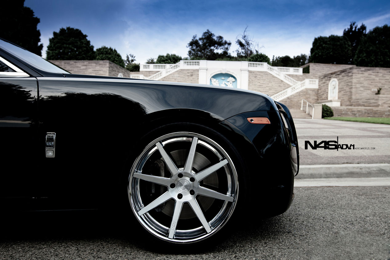 http://1.bp.blogspot.com/-x2dgX1WWGZQ/ToYAFYWAfuI/AAAAAAAAEX8/5pas8zDCNKY/s1600/N4S-ADV.1-Wheels-Rolls-Royce-Ghost-exterior-wheel-details-close-up-view.jpg