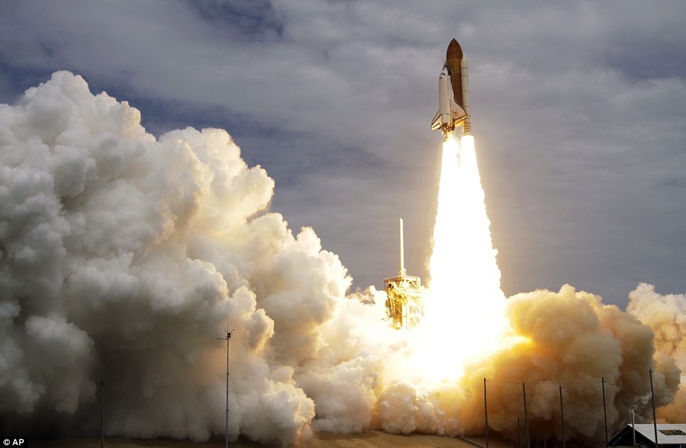 NASA Final Discovery Space Shuttle Launch 2011 | music wallpaper NASA Final Discovery Space Shuttle Launch 2011 | music wallpaper