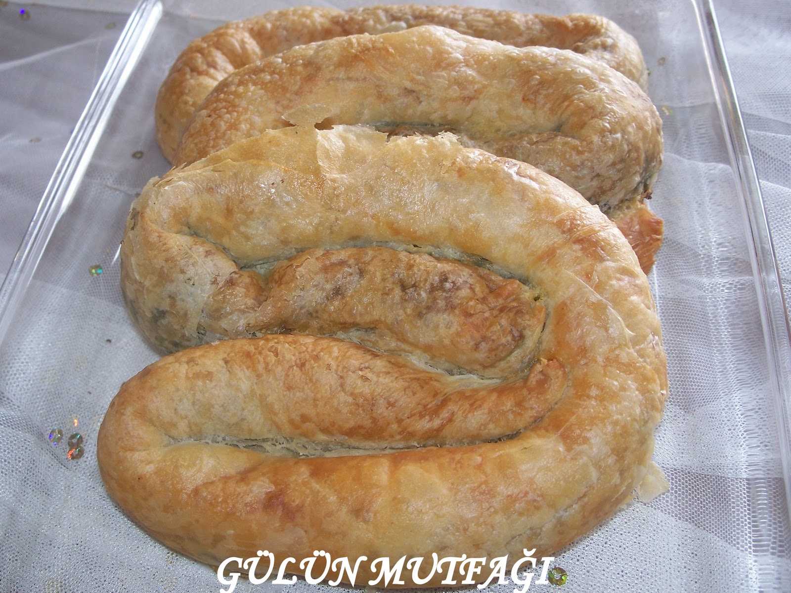 GÜLÜN MUTFAĞI PATATESLİ ÇARŞAF BÖREĞİ