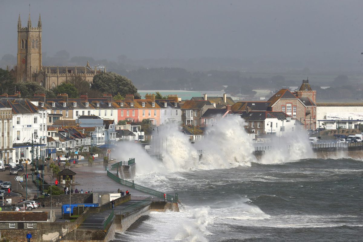 Ireland Storm Ellen sends severe winds and crashing waves to coast