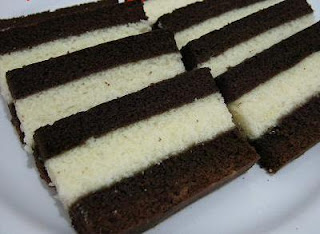 Cake kukus hitam putih