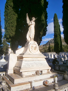 το ταφικό μνημείο της οικογένειας Σωφρονίου στο νεκροταφείο Ναυπλίου