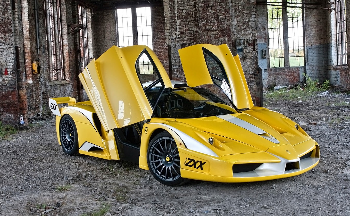 Gambar Mobil Ferrari Warna Kuning